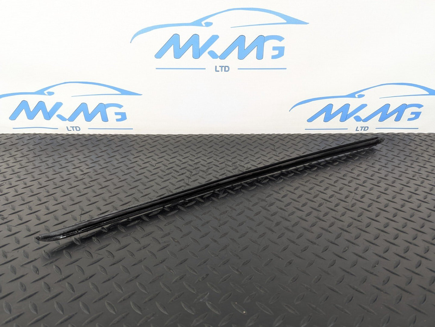 10-17 AUDI A8 4H LEFT WINDSCREEN VERTICAL  TRIM  4H0854327