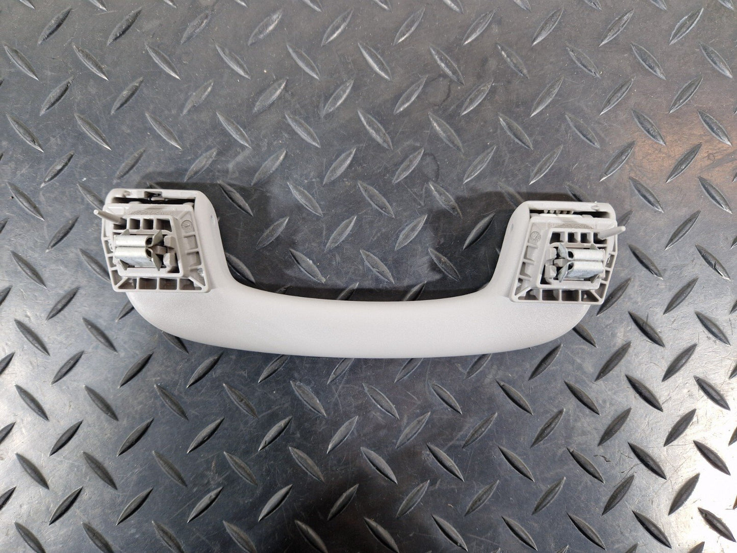 20-24 BMW 1 SERIES F40 GENUINE FULL SET OF GRAB HANDLES FRONT & REAR 7495617
