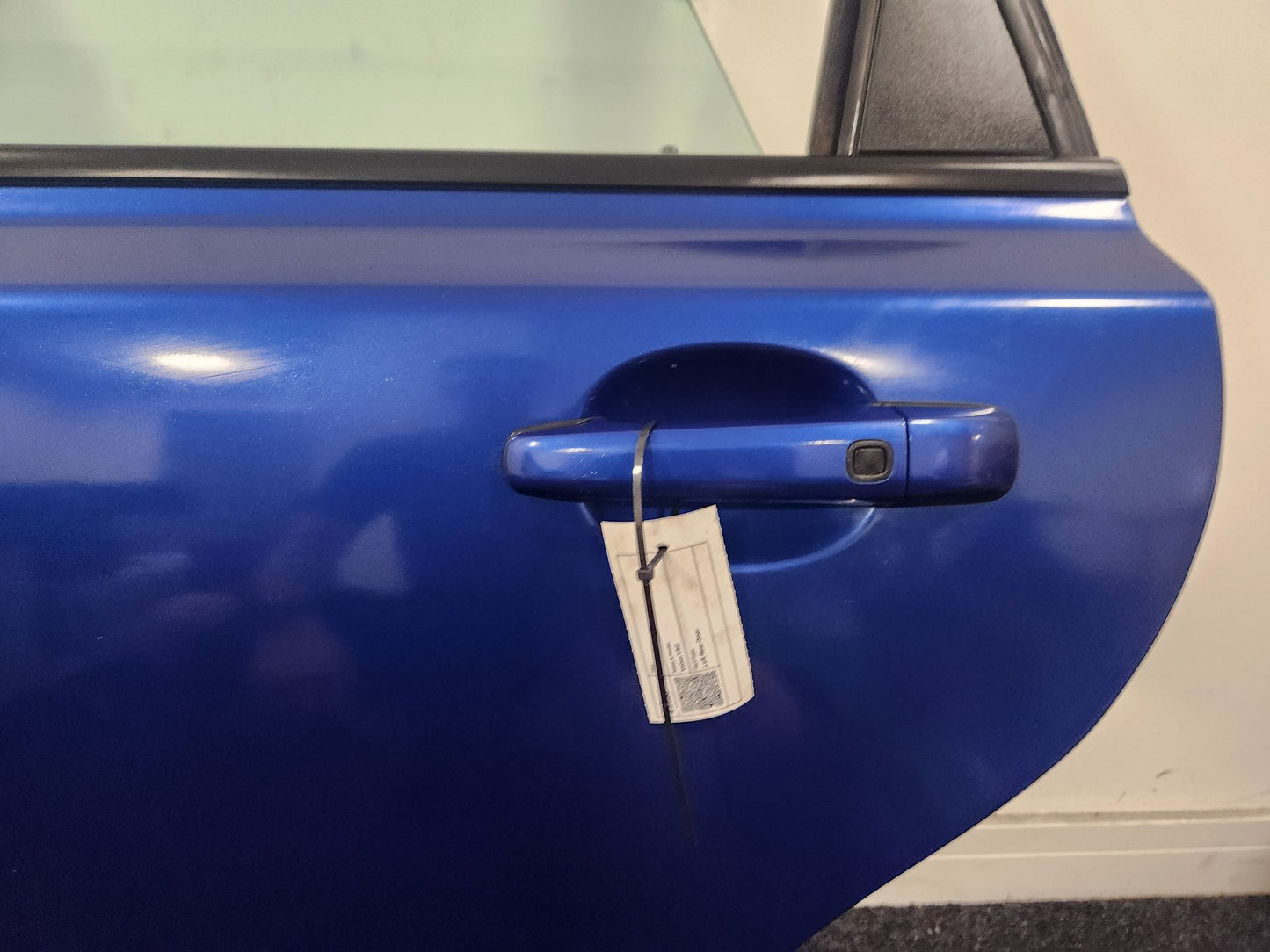 Volvo V50 MK2 FL MW Estate Rear Left Complete Door in Brilliant Blue Pearl 47600