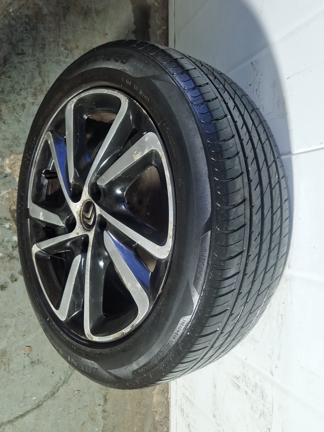 Citroen C4 Picasso MK2 17" Alloy Wheel with Tyre ~5mm 205/55/17 9813863177