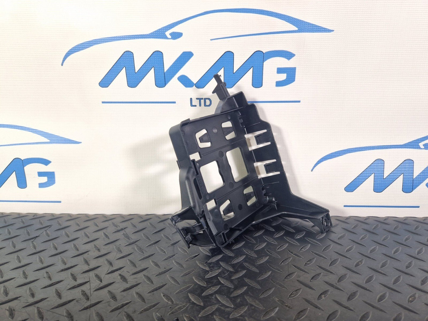 16-19 AUDI A4 B9 GENUINE OEM COMFORT CONTROL MODULE BRACKET HOLDER 8W0907368