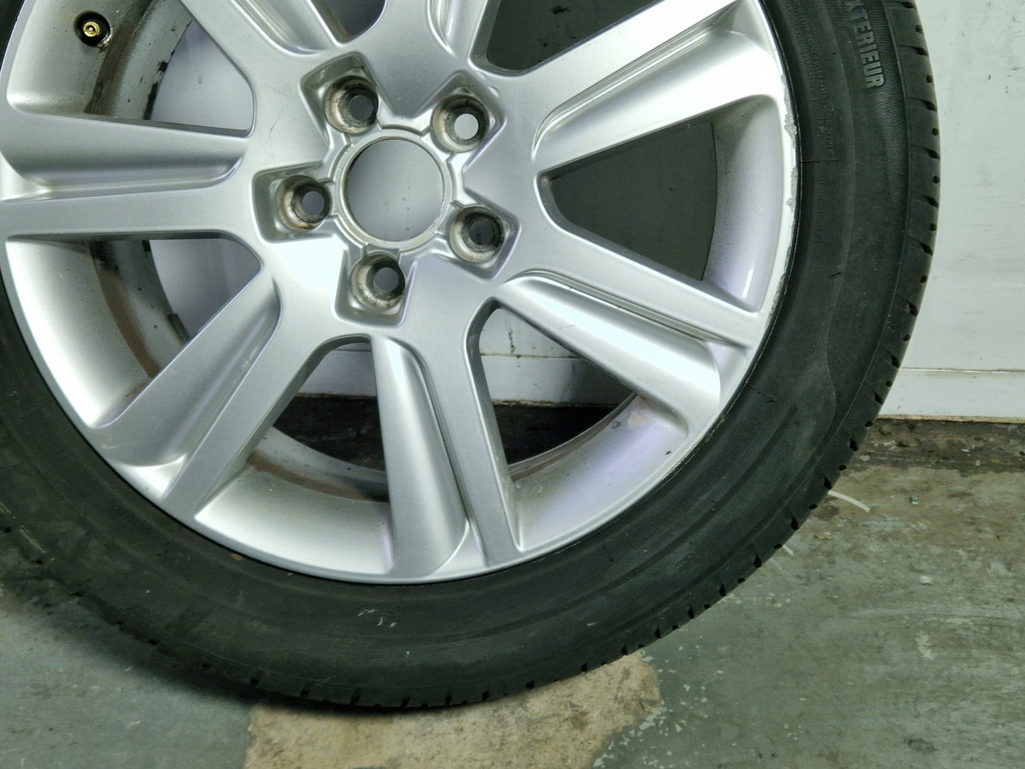 Audi A4 B8 17" Alloy Wheel with Tyre 225/50/17 ~4mm 8K0601025B