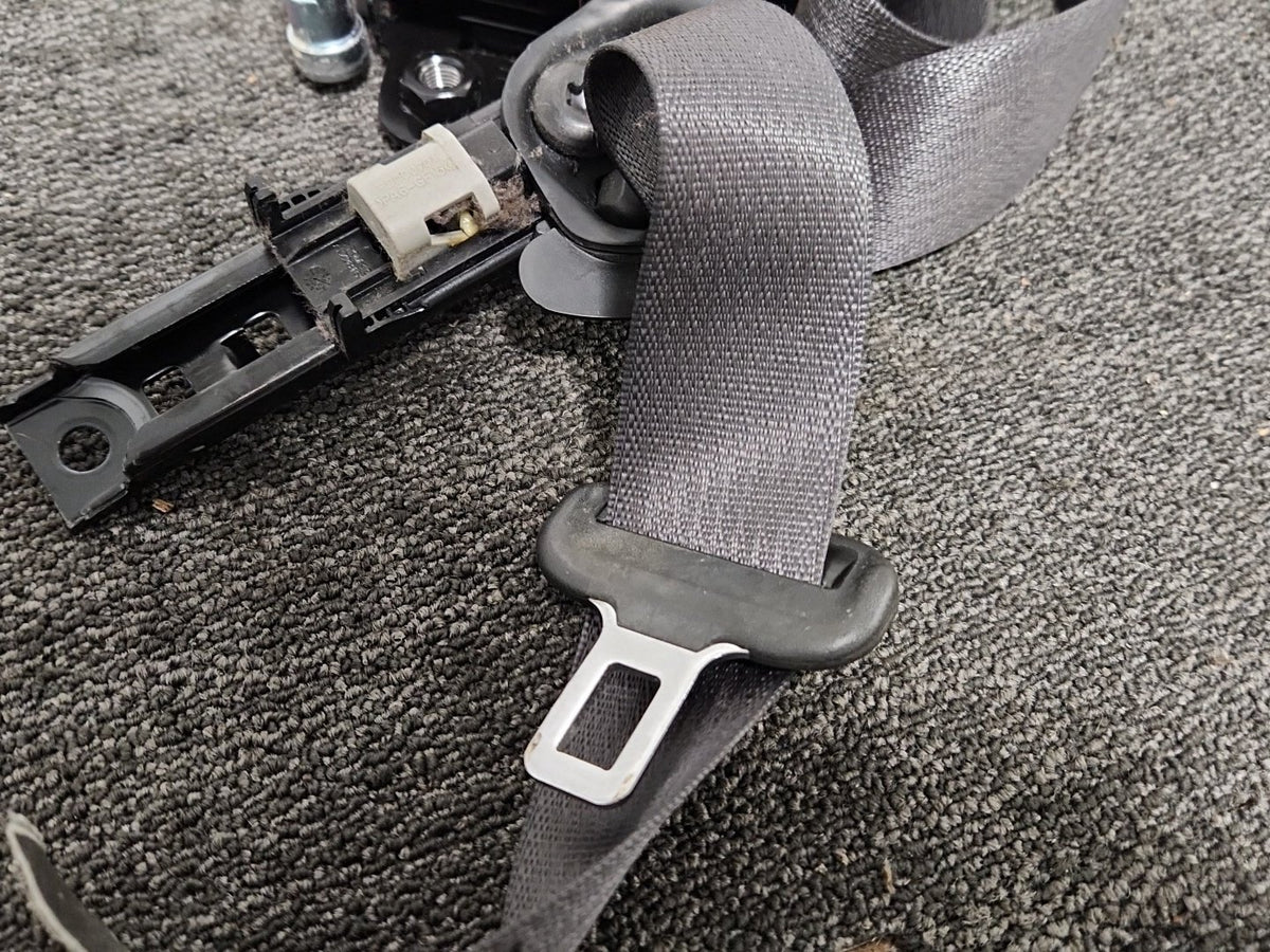 Vauxhall Mokka MK1 (G1U0) SUV Genuine Front Right O/S Driver Seat Belt 42353692