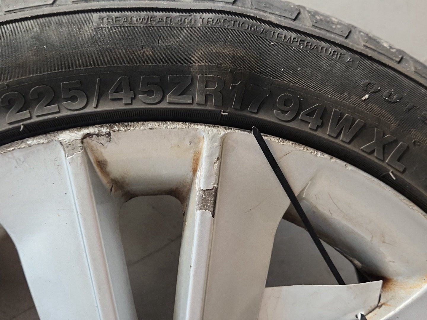 2009 BMW 116d E87 17" Alloy Wheel with Tyre 225/45/17 ~4mm 6775621