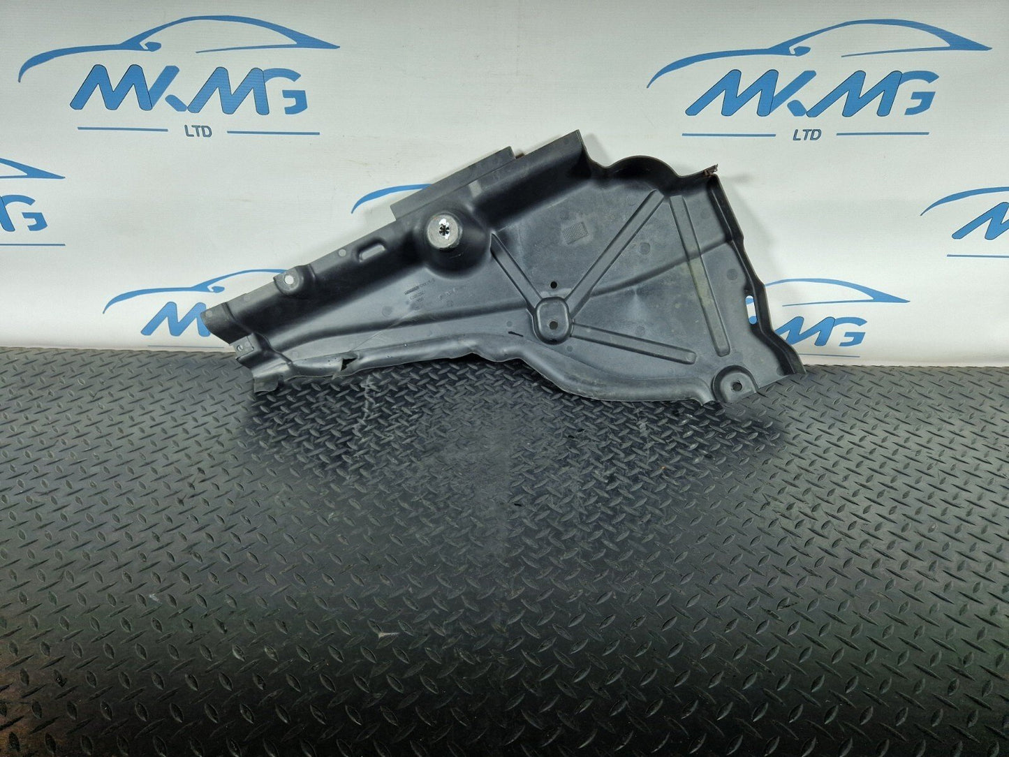 11-19 MERCEDES BENZ ML W166  REAR RIGHT  UNDERTRAY SPLASH GUARD A1666809607