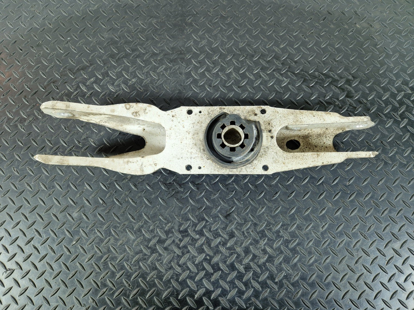 MERCEDES A B CLA W246 W176 C117 REAR LOWER CONTROL ARM SPRING LINK A2463520202