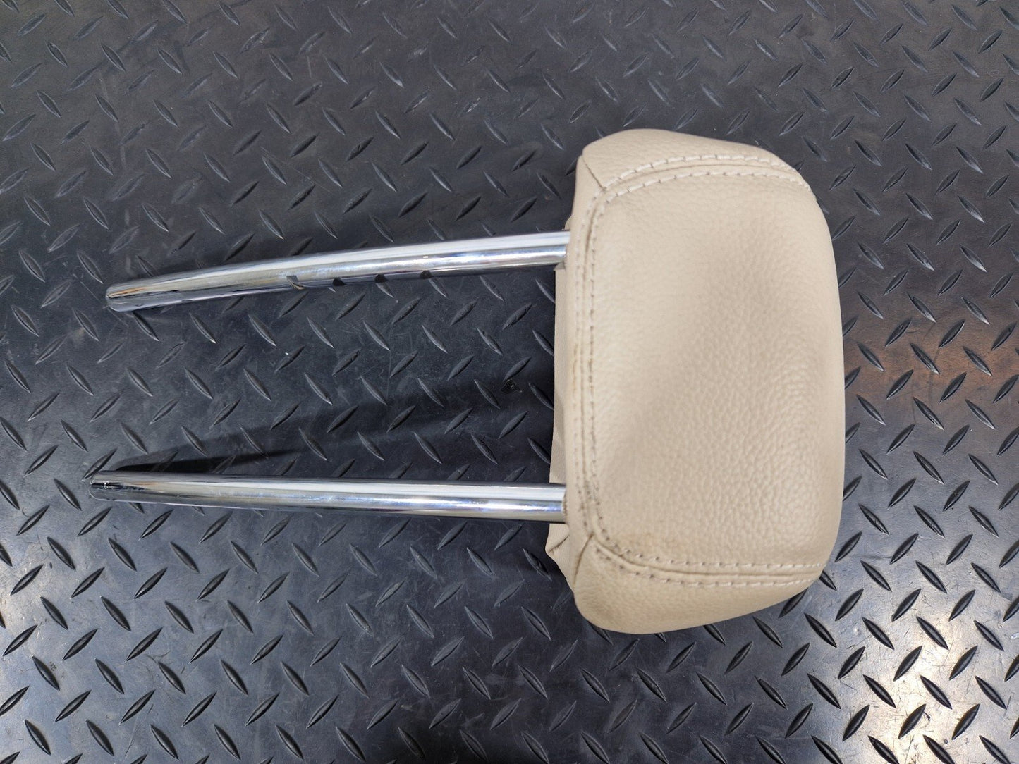 14-21 MERCEDES-BENZ C-CLASS C250D W205 REAR SEAT CENTER LEATHER HEAD REST