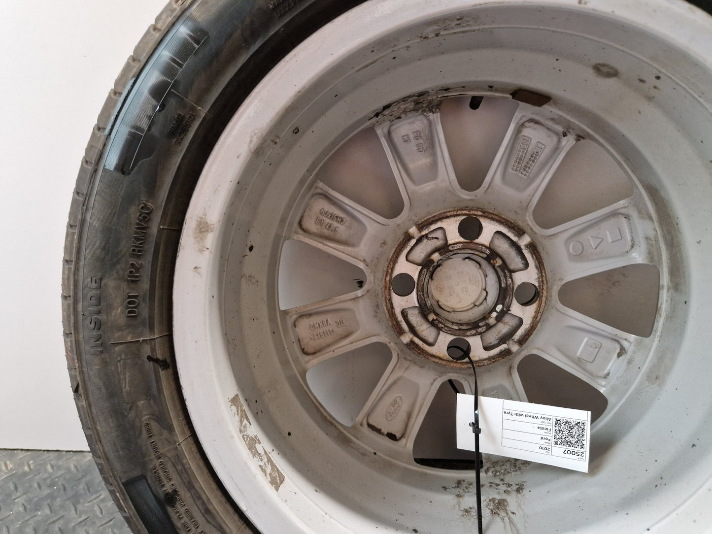 Ford Fiesta MK7 15" Alloy Wheel with Tyre 195/50/15 ~6mm 8V21-1007-GA