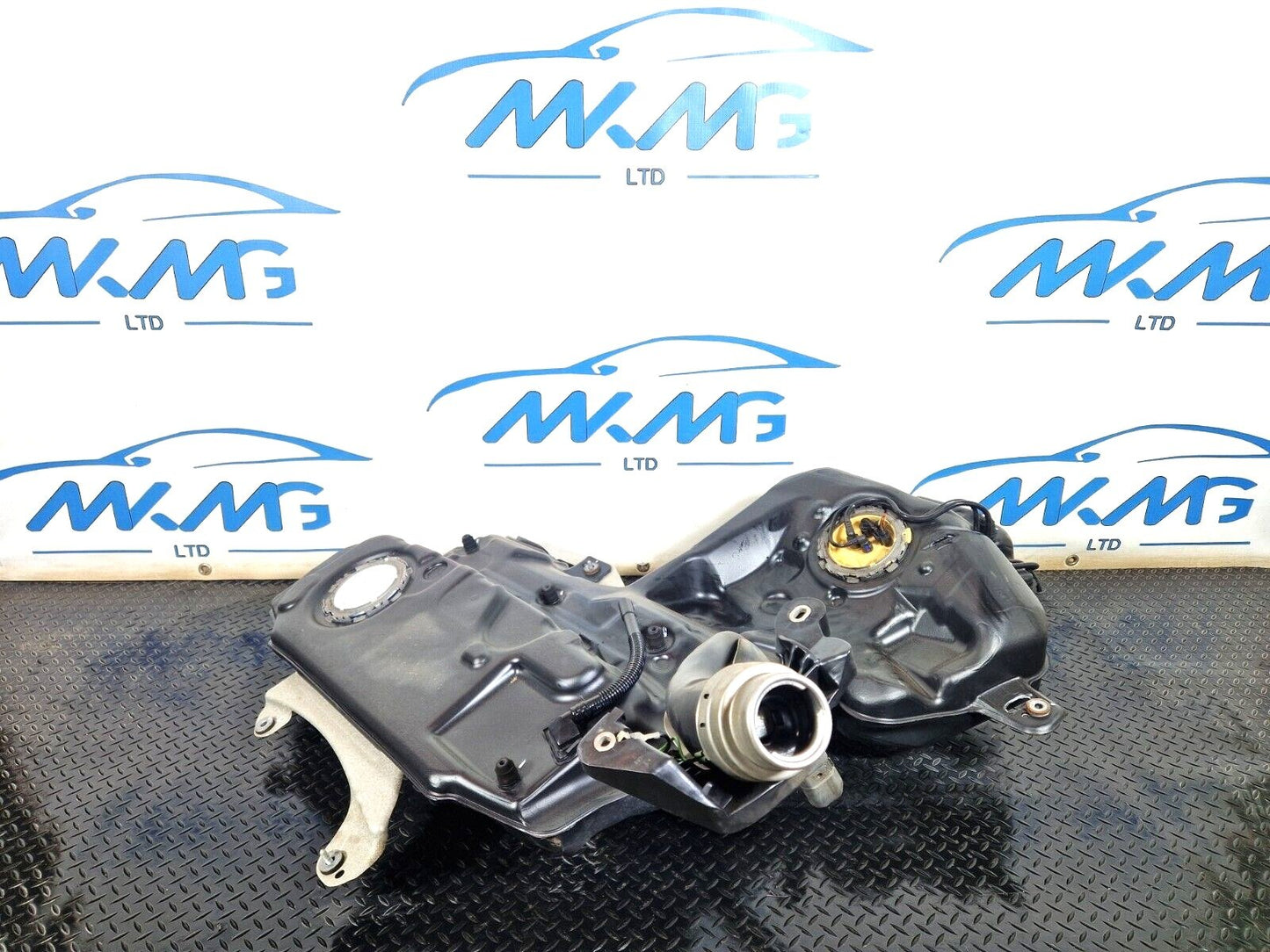 15-18 AUDI A7 4G OEM FUEL TANK 4GX201021