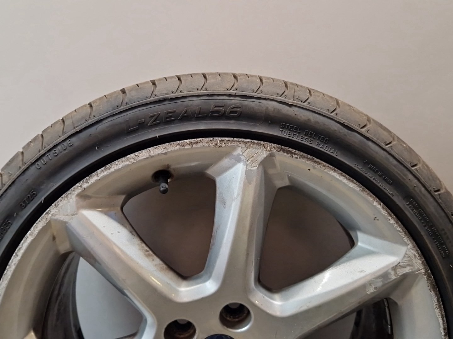 Ford Grand C-Max MK2 (C344) 18" Alloy Wheel and Tyre 235/40/18 ~6mm AM5J-1007-BC