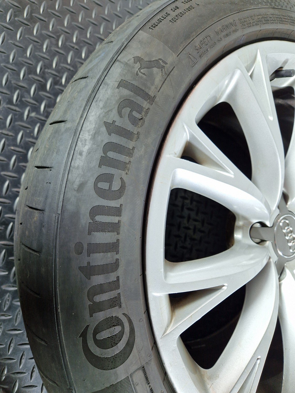 10-17 AUDI A8 4H GENUINE 19" ALLOY WHEEL 9J ET33 & TYRE 255 45 R19 4H0601025G