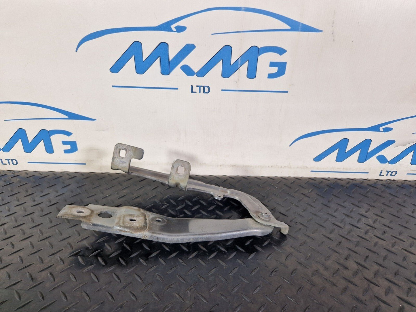 19-ON MERCEDES BENZ B CLASS W247 GENUINE FRONT LEFT BONNET HINGE A2478800128