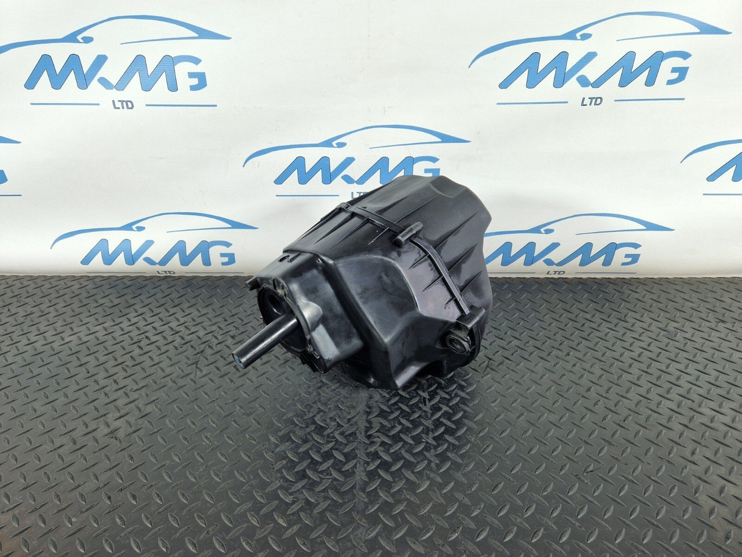 10-17 AUDI A8 4H AIR FILTER BOX HOUSING 4H0133823