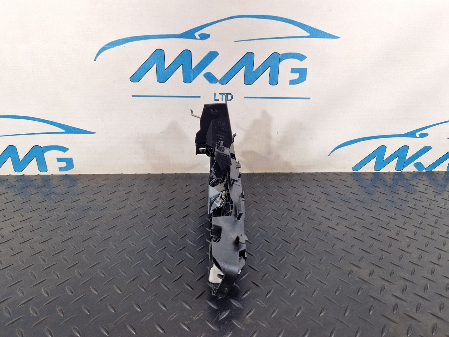 18-ON MERCEDES A CLASS W177 OEM FRONT RIGHT O/S DOOR HANDLE BASE MOUNT BRACKET