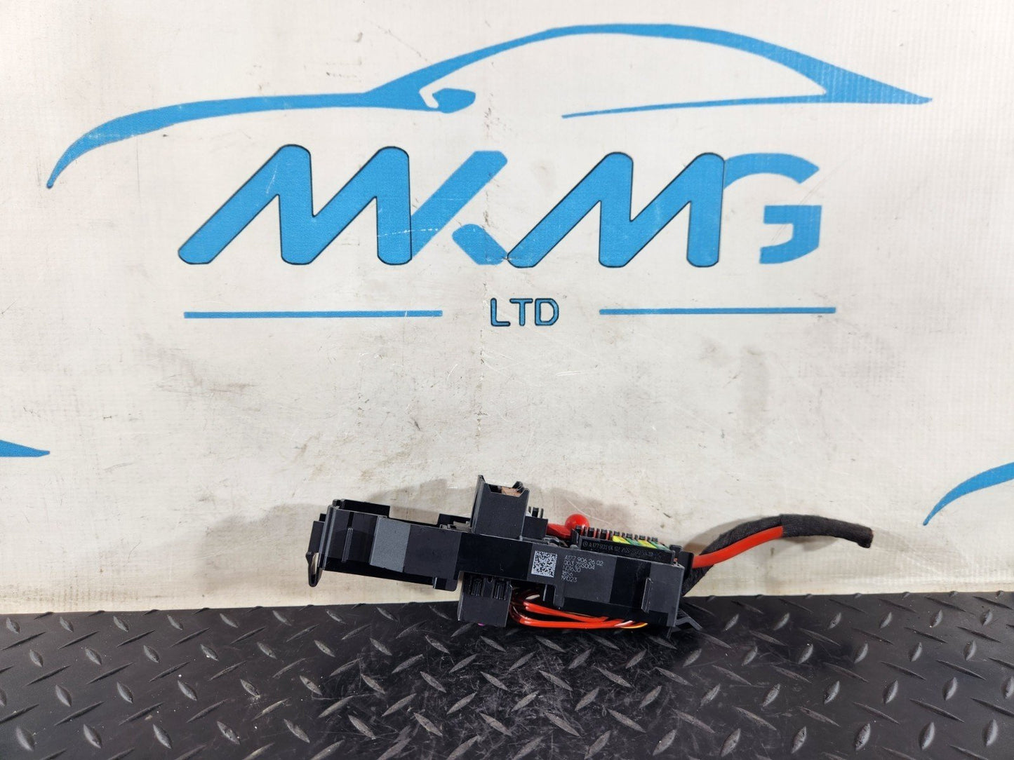 19-ON MERCEDES BENZ B CLASS W247 GENUINE FUSE BOX A1779062602