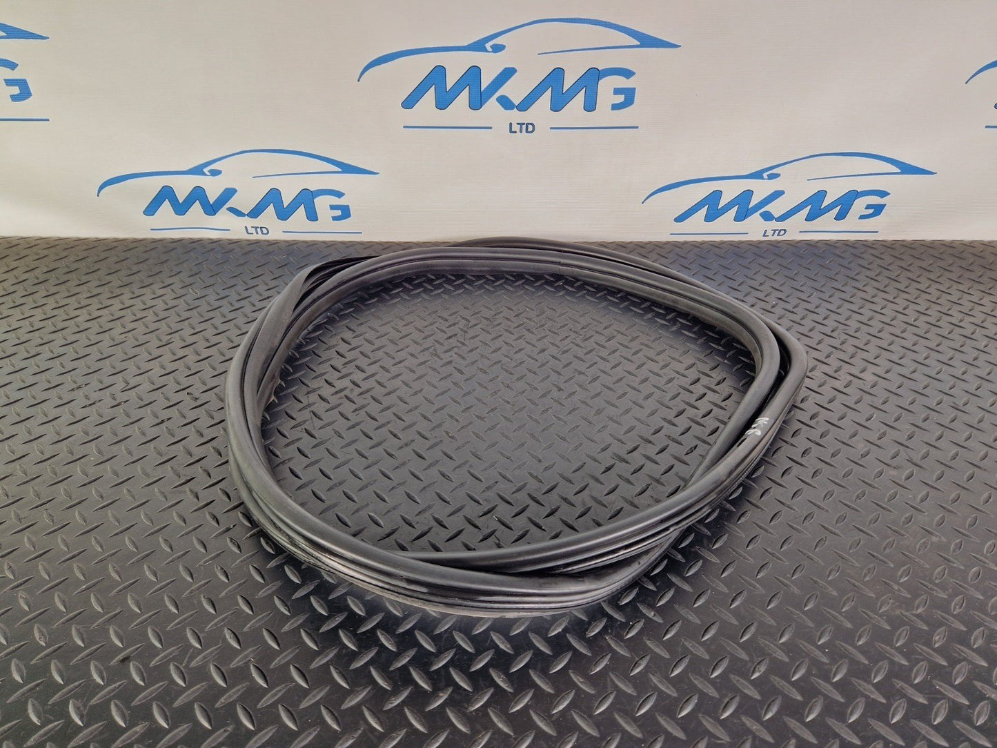 10-13 BMW X5 E70 LCI GENUINE FRONT LEFT RUBBER DOOR SEAL 7305616 17910310