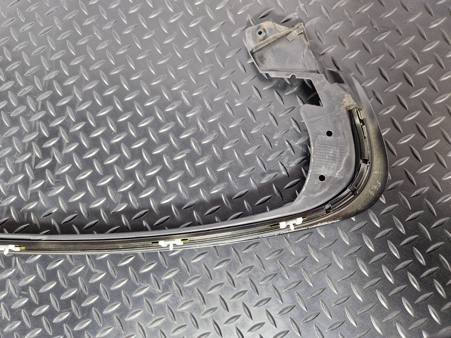 11-18 BMW 6 SERIES F06 LEFT WINDOWS SURROUND TOP UPPER ROOF STRIP 7275303