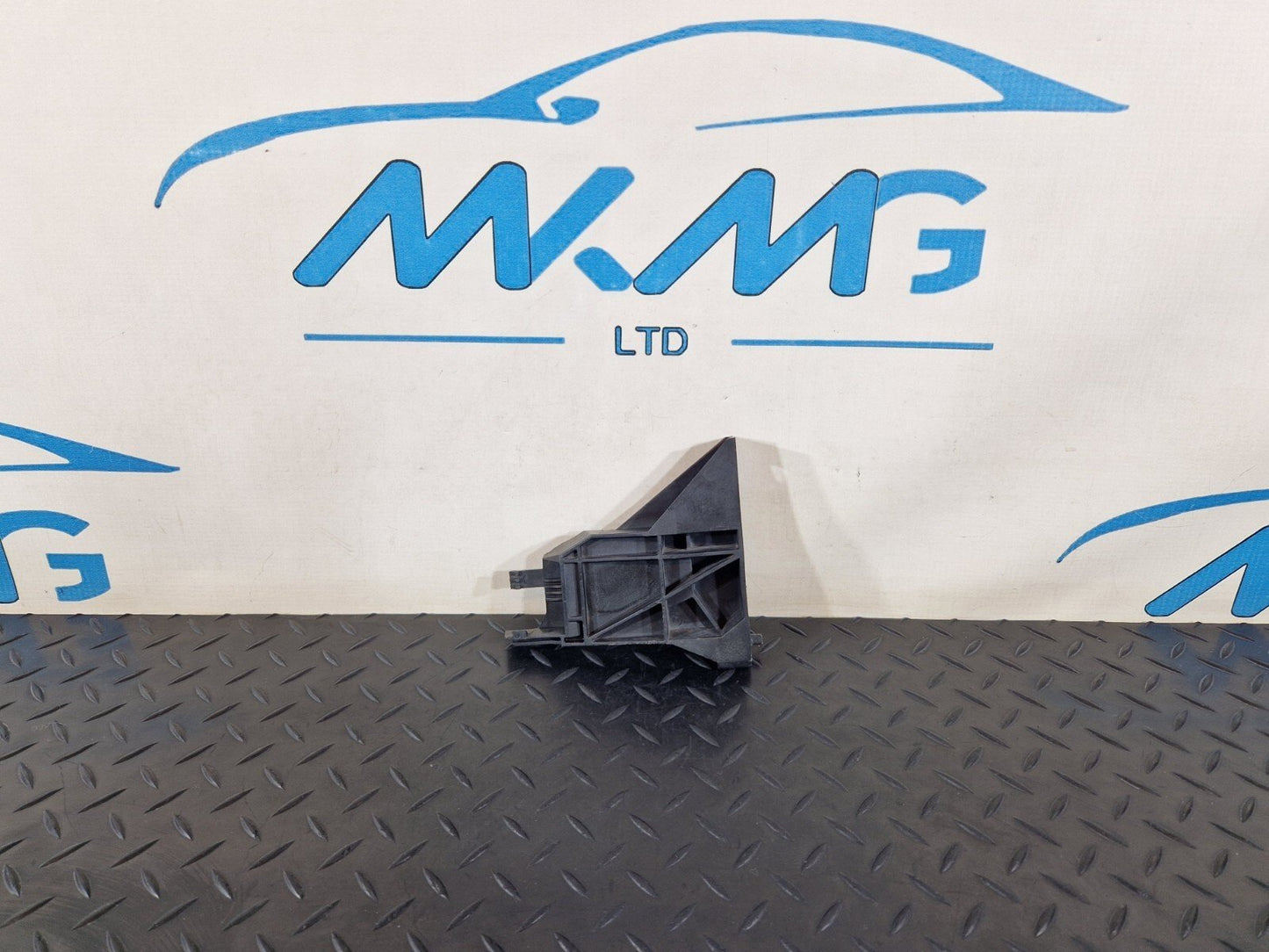 13-19 MERCEDES CLA C117 FRONT PASSENGER SIDE BUMPER UPPER SUPPORT A2466210134