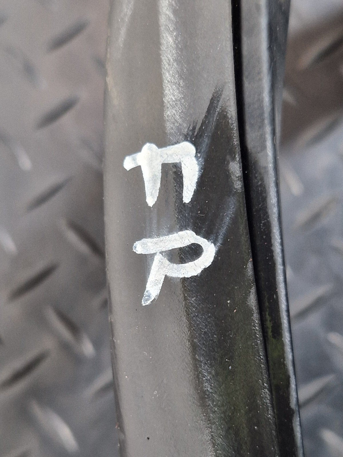 10-18 AUDI A7 4G S-LINE FRONT RIGHT OSF RUBBER WEATHER SEAL 4G8831707A