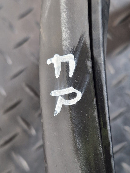 10-18 AUDI A7 4G S-LINE FRONT RIGHT OSF RUBBER WEATHER SEAL 4G8831707A