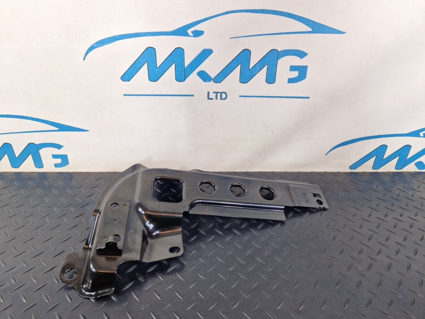 14-21 MERCEDES BENZ C300h W205 BOOT TRUNK RIGHT COVER BRACKET TRIM A2056100002