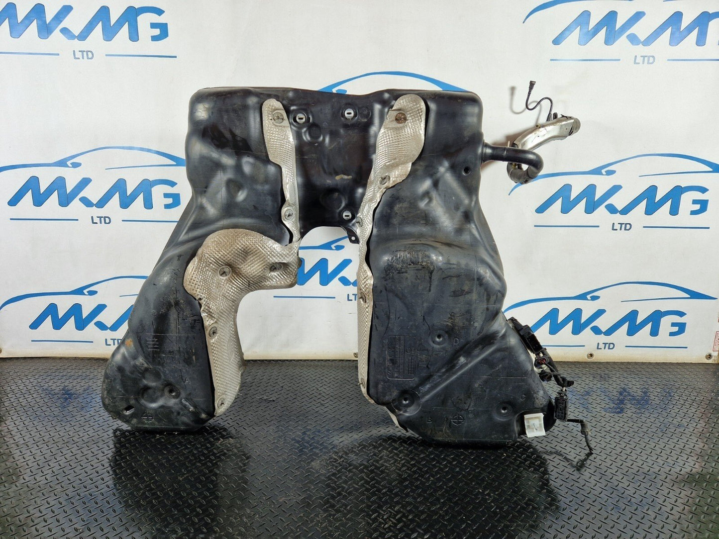 10-17 AUDI A8 4H PETROL FUEL TANK & PUMP 4H0201021BH