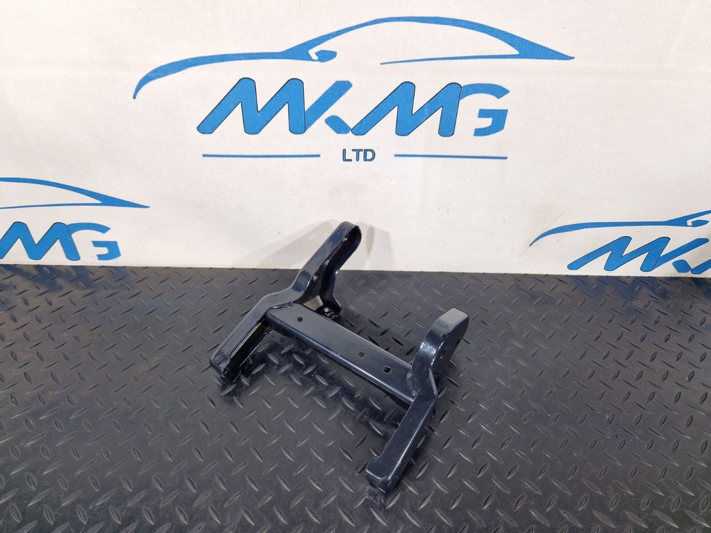 12-18 AUDI A6 C7 GENUINE OEM STEERING MECHANISM BRACKET 8K2419250C