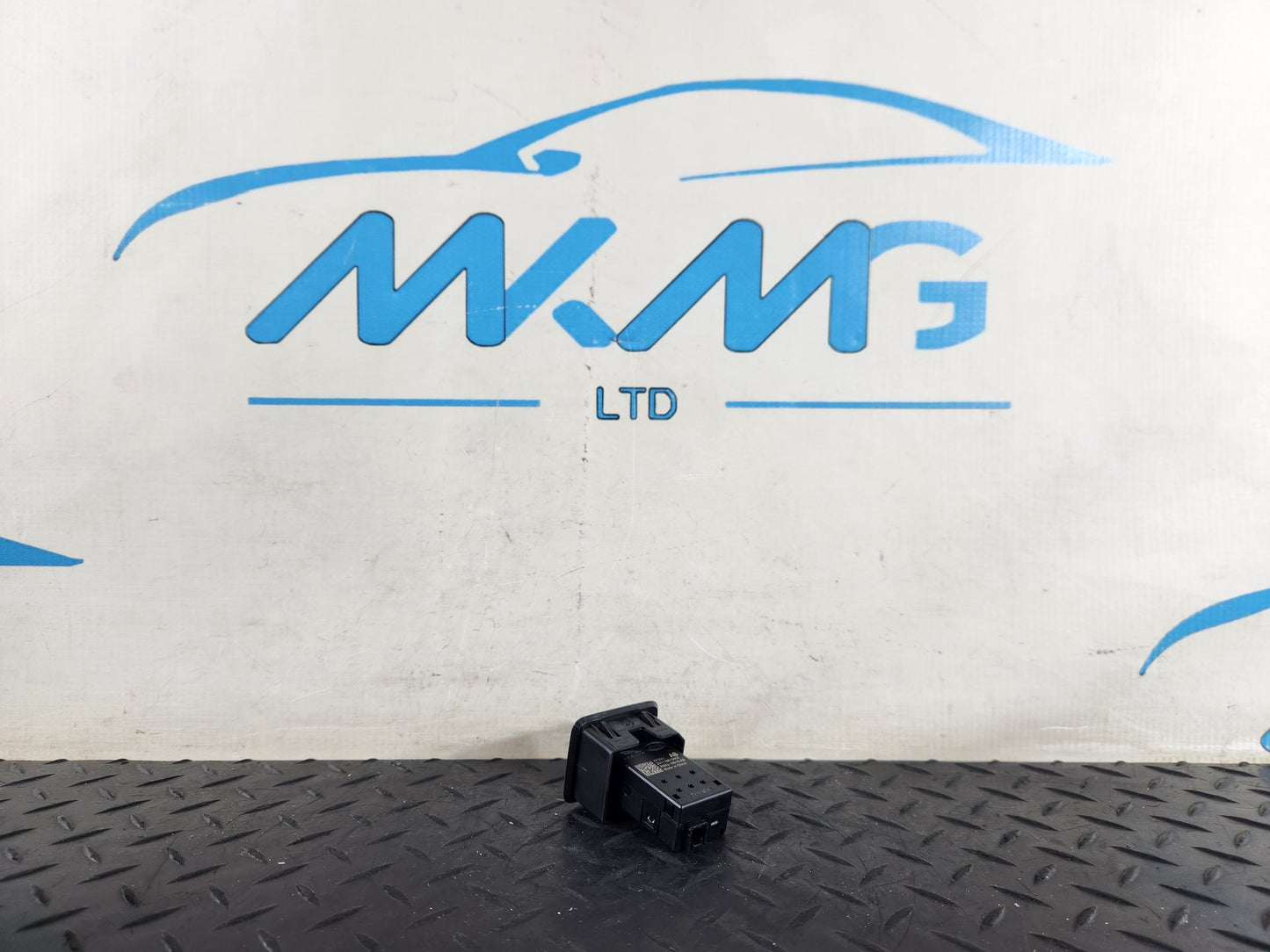 Land Rover Range Rover Evoque L551 SUV USB-C Port Socket R8A2-19010-AB