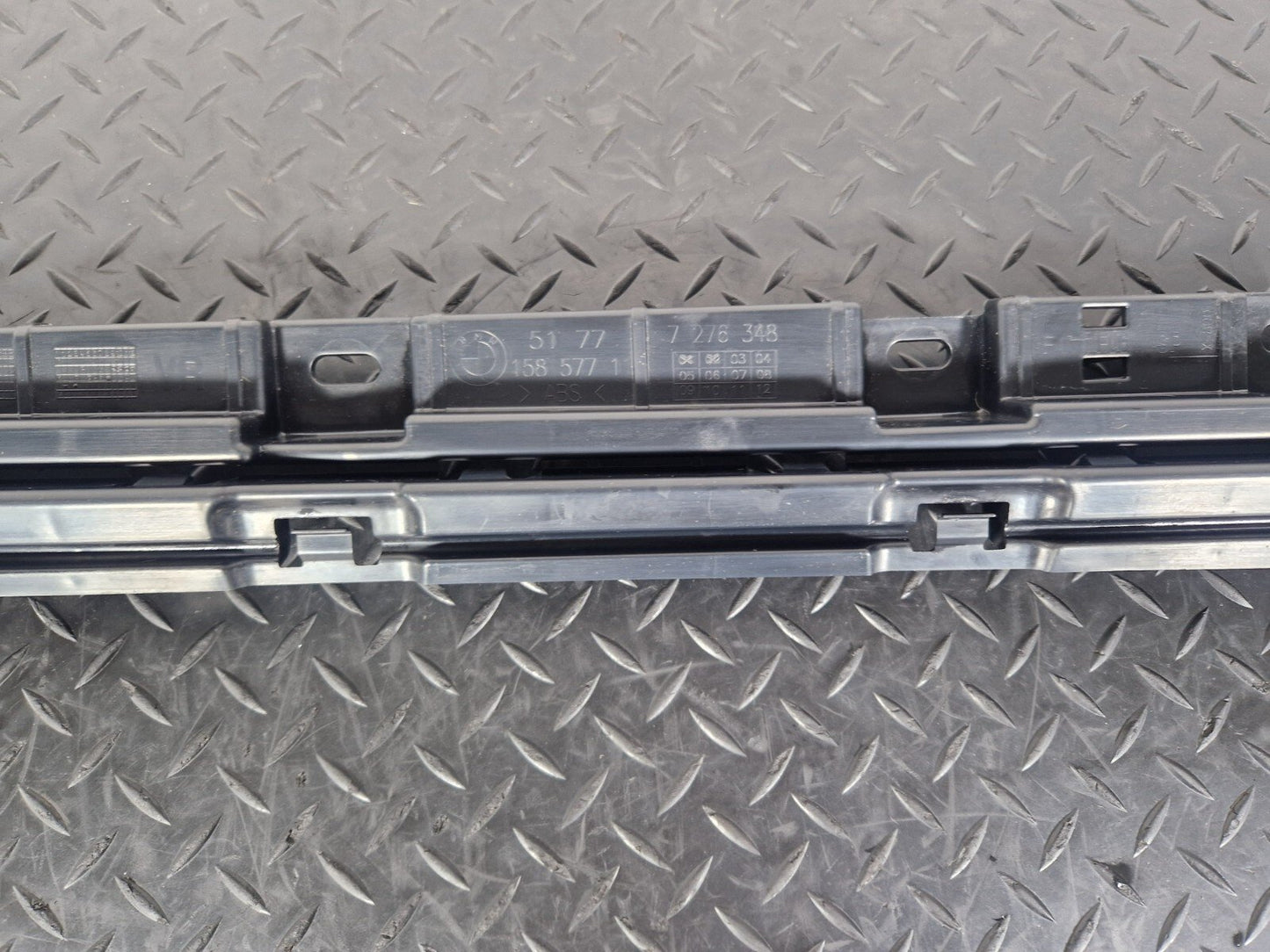 11-18 BMW 6 SERIES F06 SIDESKIRT BRACKET FRONT DRIVER RIGHT SIDE 7276348