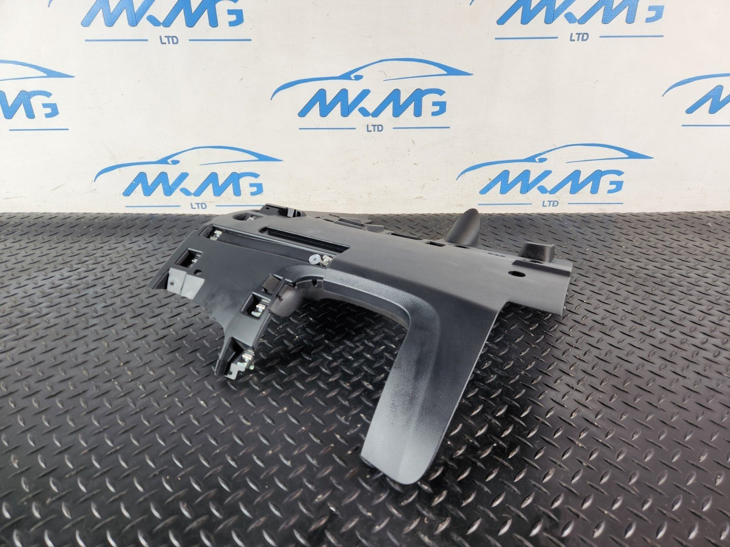 10-18 VW TOUAREG 7P GENUINE DASHBOARD LOWER TRIM COVER 7P2858365