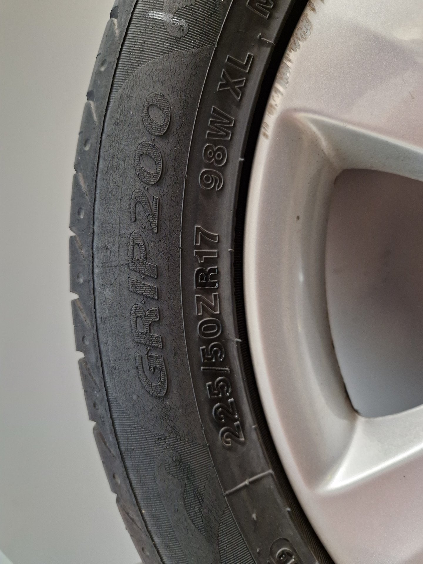 Vauxhall Astra MK6 (J) (A3400) 17" Alloy Wheel with Tyre 225/50/17 ~5mm