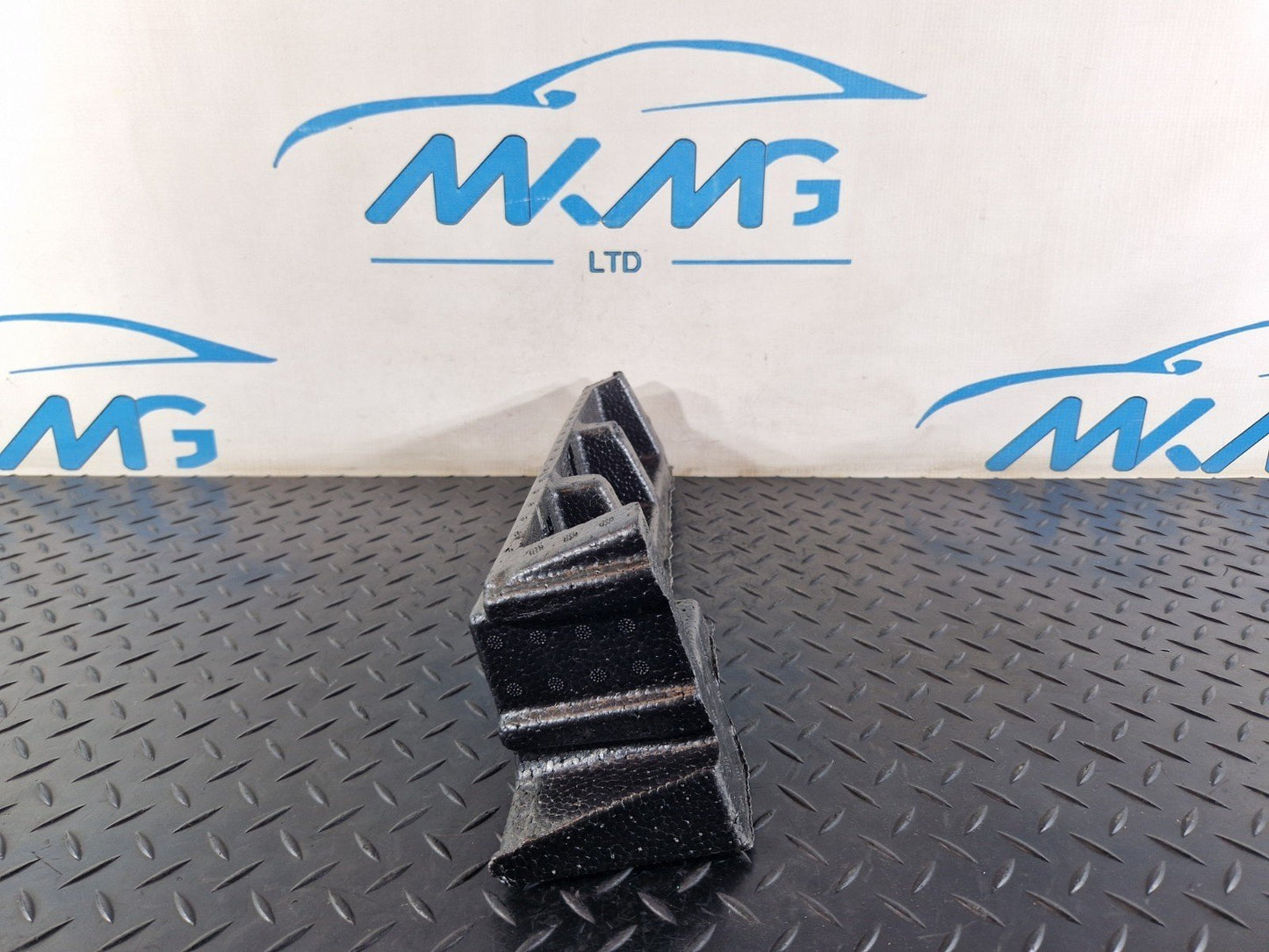 11-19 MERCEDES BENZ ML W166 REAR RIGHT O/S FLOOR BRACING A1666841037