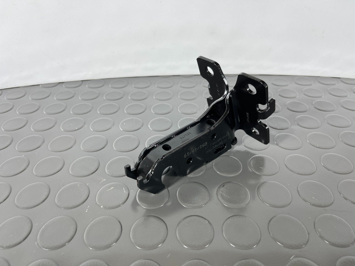 16-19 AUDI A4 B9 SALOON GENUINE REAR CENTRE SEAT BRACKET 8W0886177A