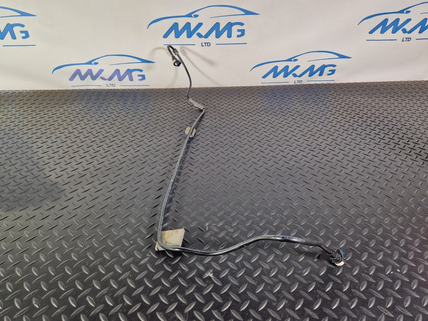 12-18 MERCEDES BENZ W176 GENUINE FUEL HOSE PIPE 100104051