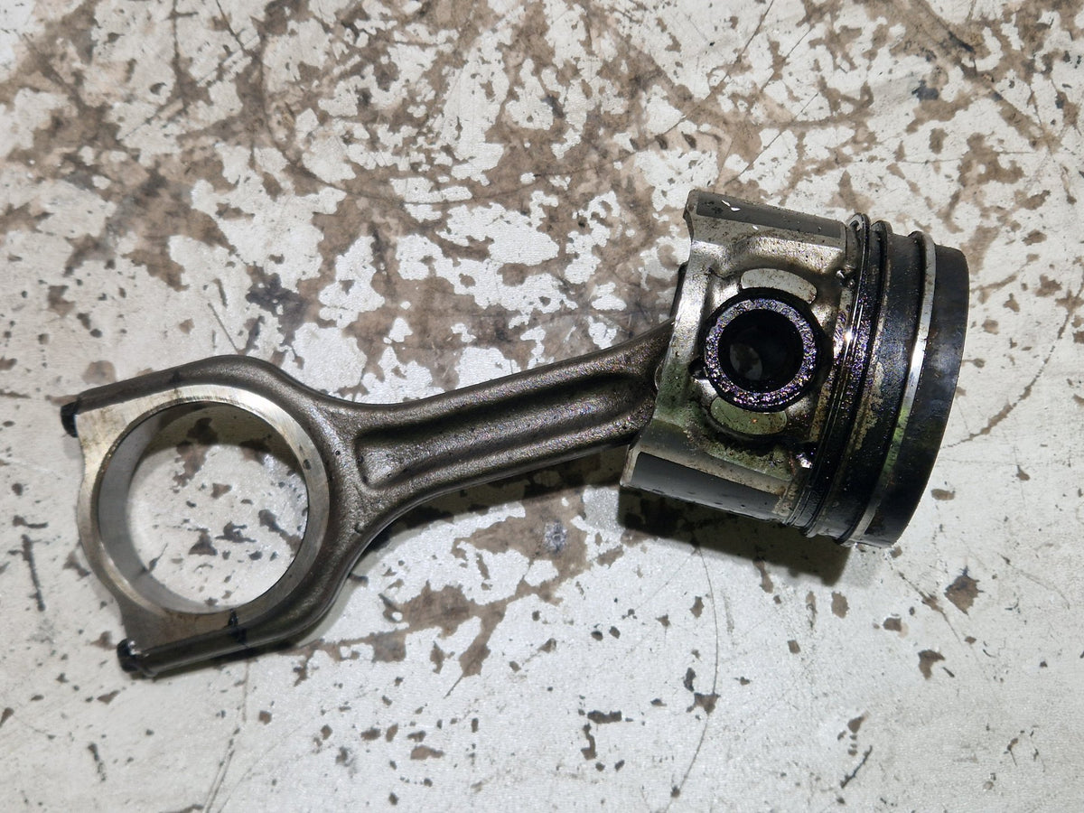 Volvo V40 MK3 (525) Hatchback 1.6 Diesel Genuine Piston Conrod