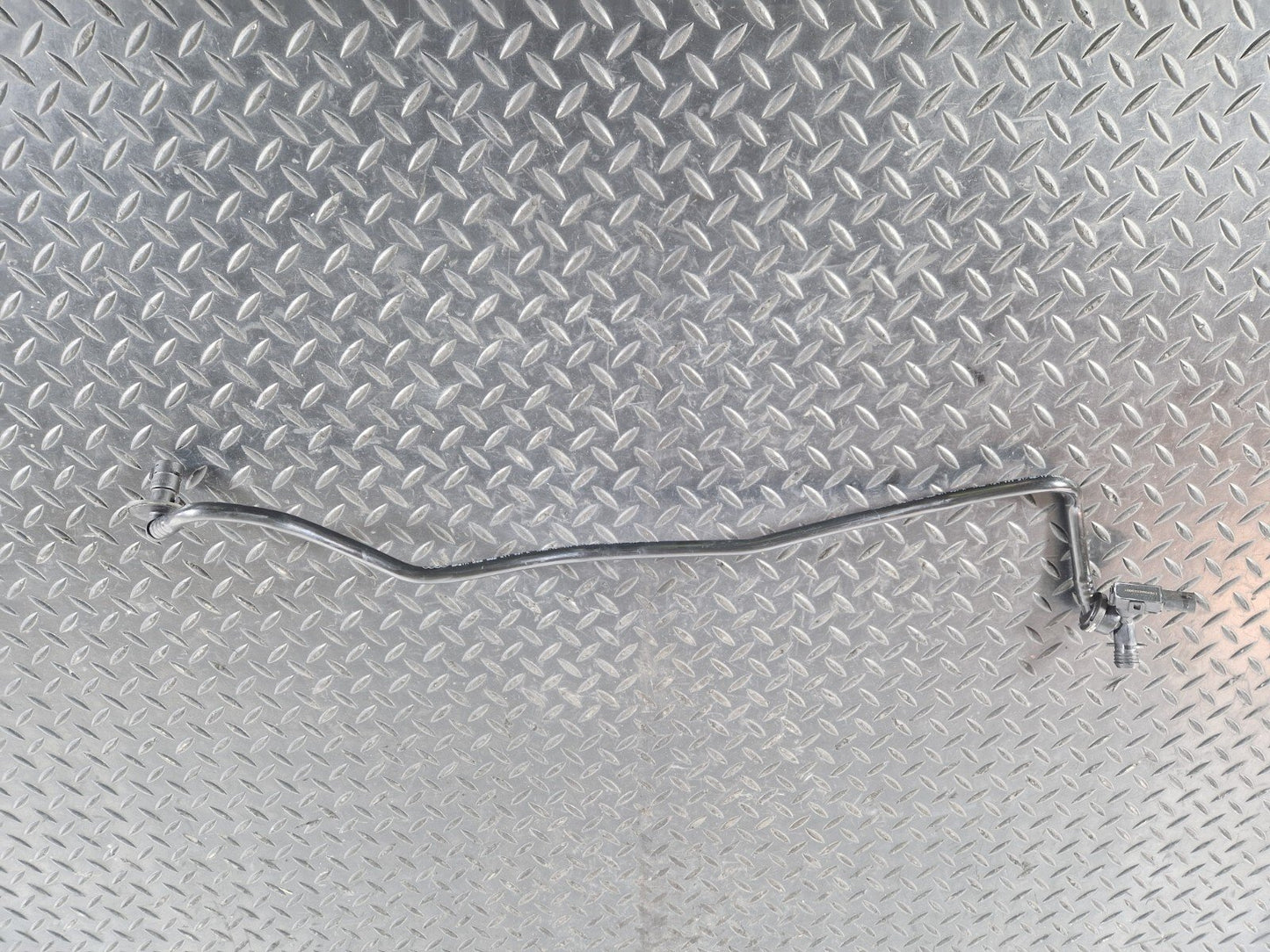 16-19 AUDI A4 B9 OEM VACUUM HOSE PIPE 8W0611933G