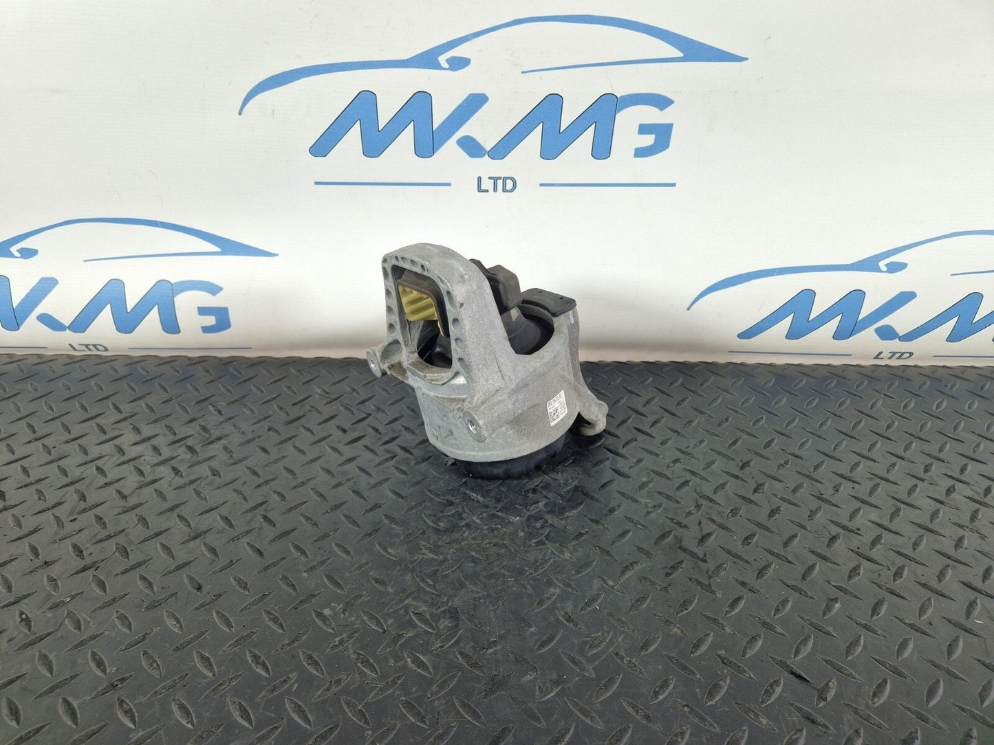 16-19 AUDI A4 B9 GENUINE OEM RIGHT DRIVER SIDE ENGINE MOUNT 8W0199372CD