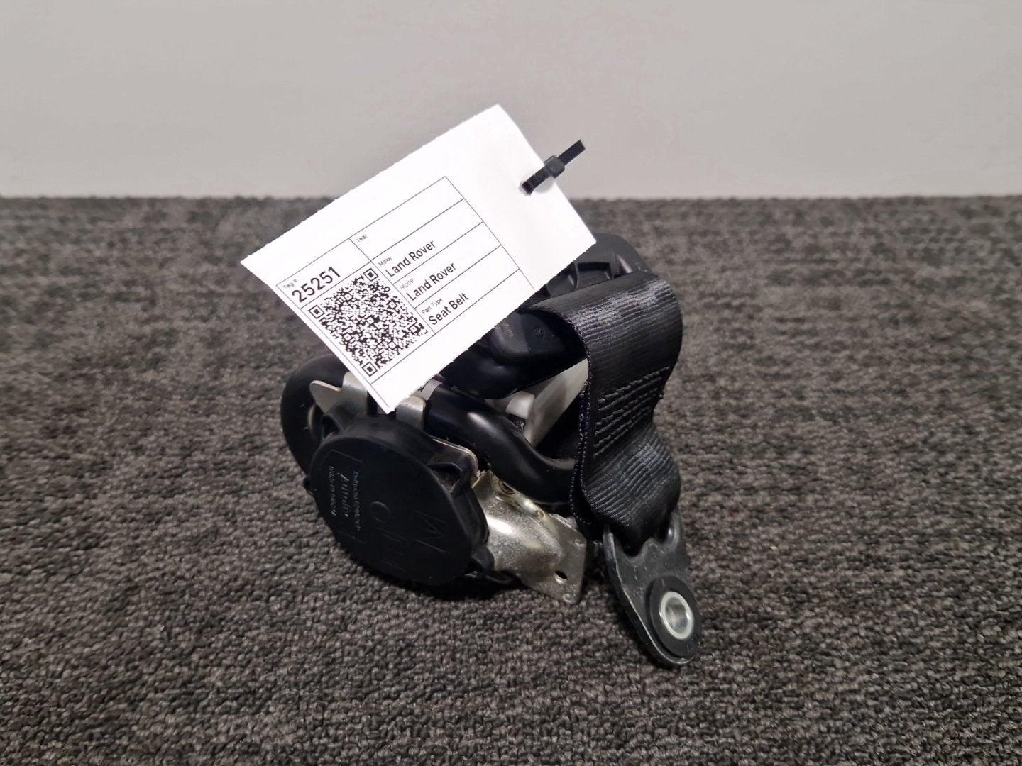 Land Rover Discovery L462 Genuine Rear Left N/S Seat Belt HY32-611B69-CC8PVJ