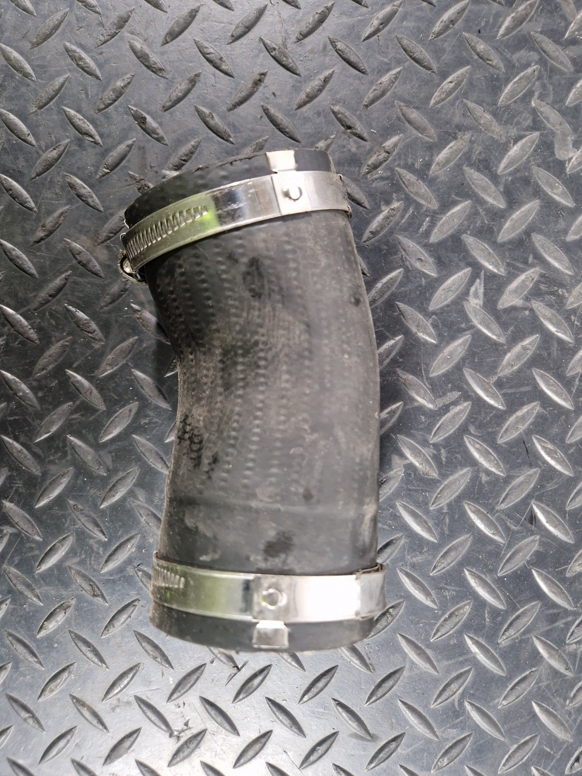 19-ON RANGE ROVER EVOQUE L551 INTERCOOLER AIR INTAKE PIPE HOSE GJ326K863AC