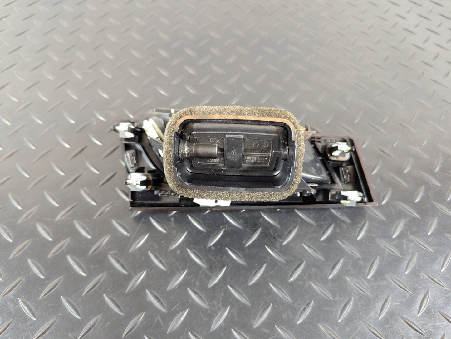 16-22 BMW X1 F48 GENUINE RIGHT DRIVER SIDE DASHBOARD AIR VENT 9292740 9332456