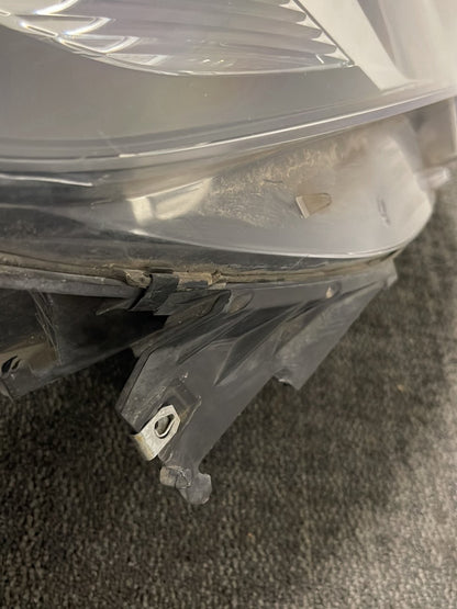 Vauxhall Zafira MK3 (C) (A3470) MPV Front Right O/S Driver Headlight 39009024