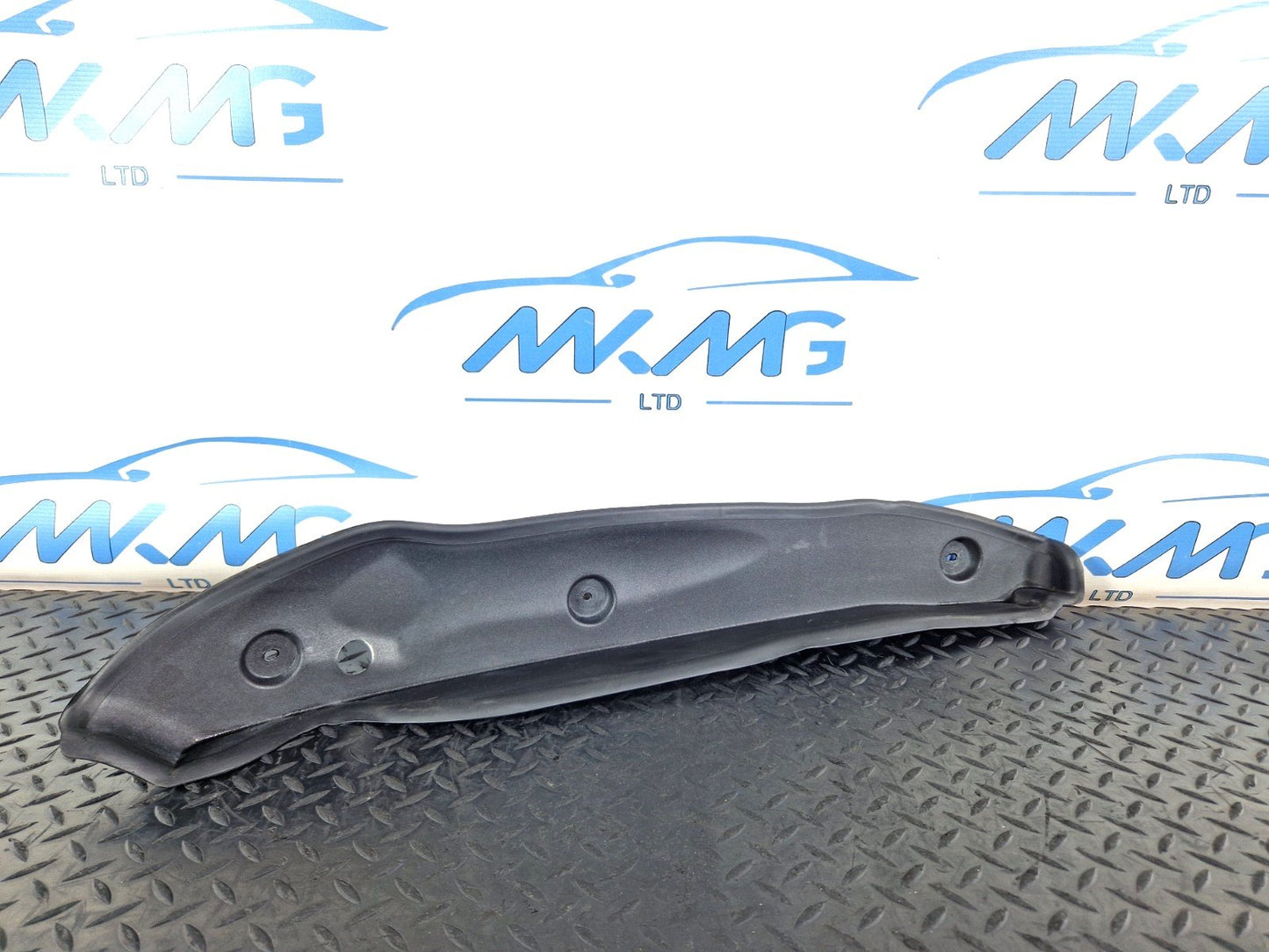 11-19 MERCEDES BENZ ML W166 FRONT RIGHT O/S WING FENDER COVER SEAL A1668890025