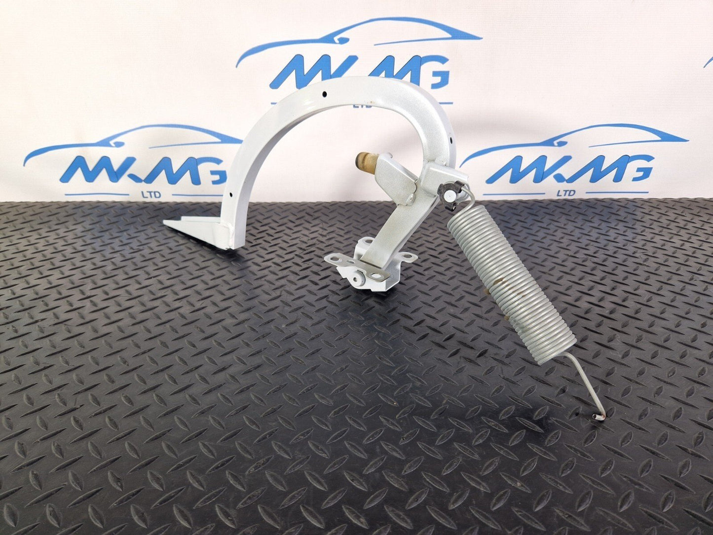 16-19 AUDI A4 B9 S-LINE OEM REAR LEFT N/S BOOT HINGE 8W5827305A 8W5827729