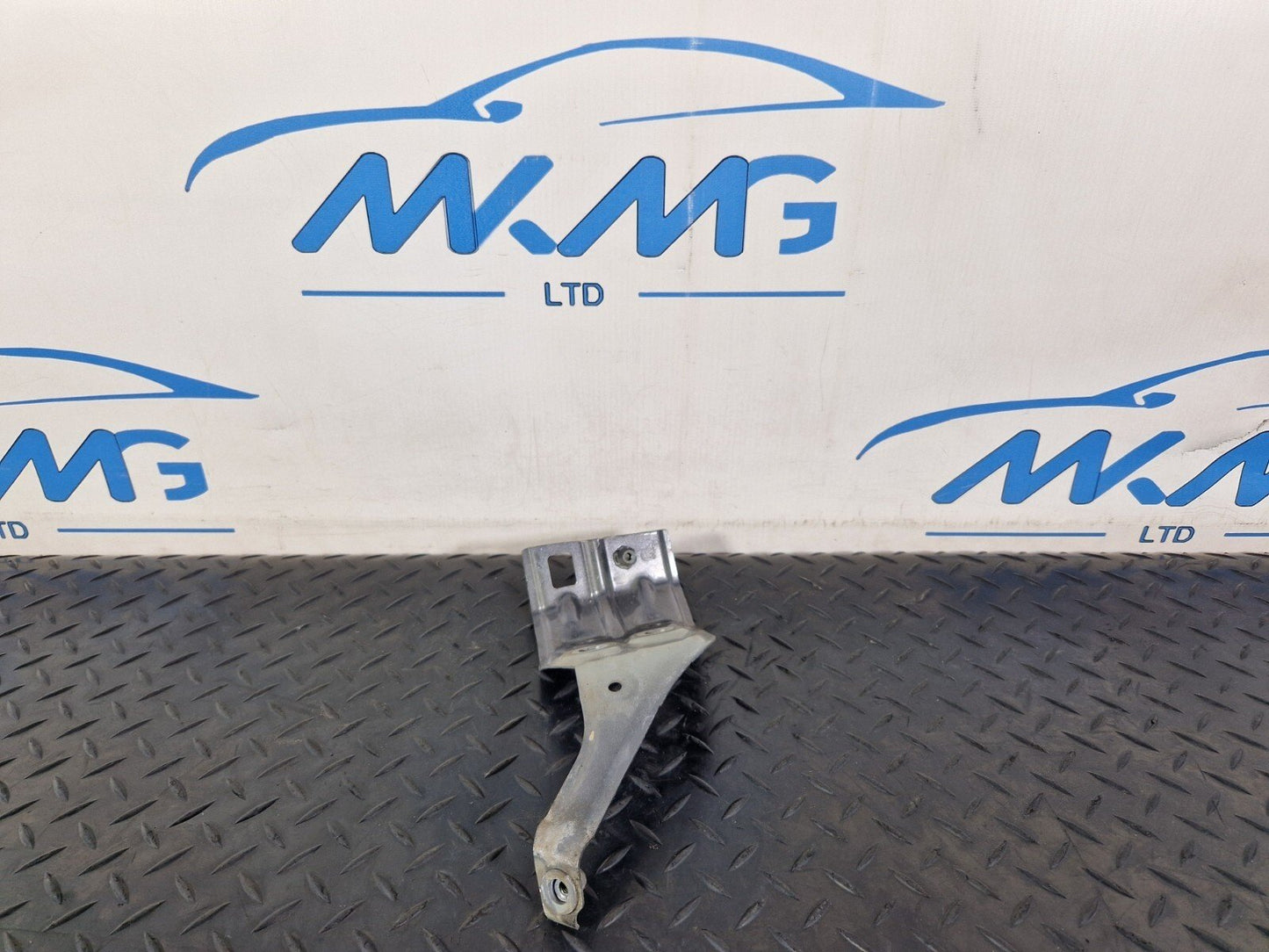 19-ON MERCEDES BENZ B CLASS W247 FRONT RIGHT FENDER FRONT BRACKET A2478810400