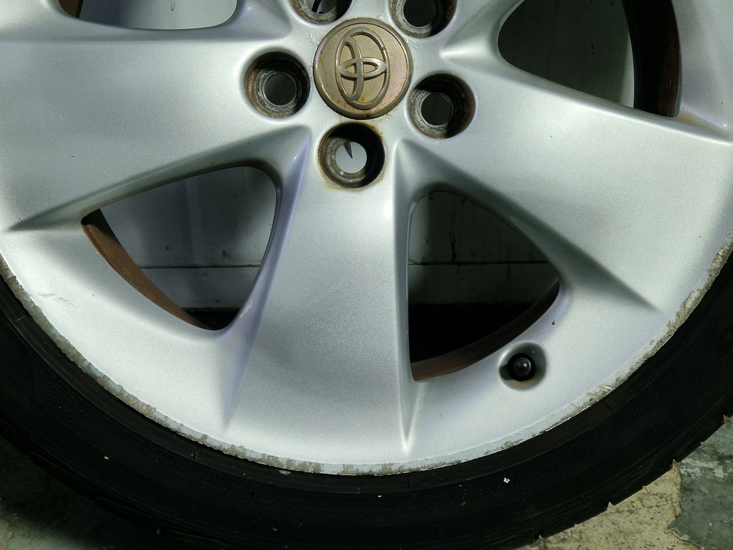 Toyota Prius MK3 (ZVW30) 17" Alloy Wheel with Tyre 215/45/17 ~6mm