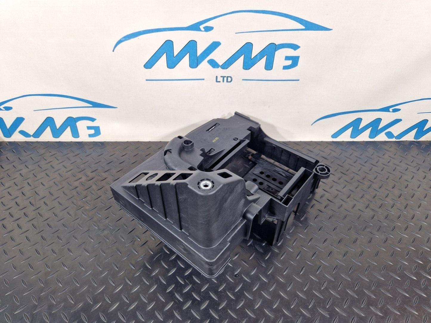 14-21 MERCEDES BENZ W205 GENUINE CD CHANGER ECU HOLDER BRACKET MOUNT A2055458900