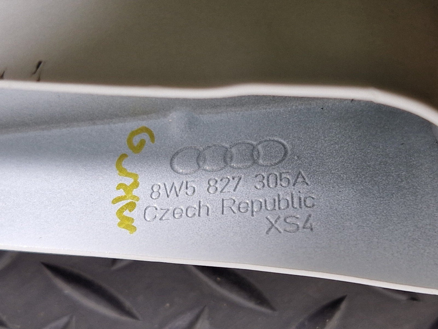 16-19 AUDI A4 B9 S-LINE OEM REAR LEFT N/S BOOT HINGE 8W5827305A 8W5827729