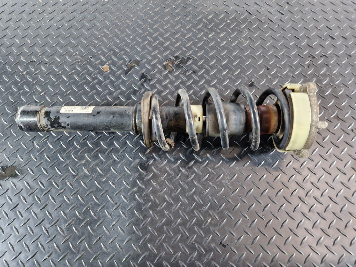 16-19 AUDI A4 B9 FRONT SHOCK ABSORBER FITS LEFT & RIGHT SIDES 8W0413031AA