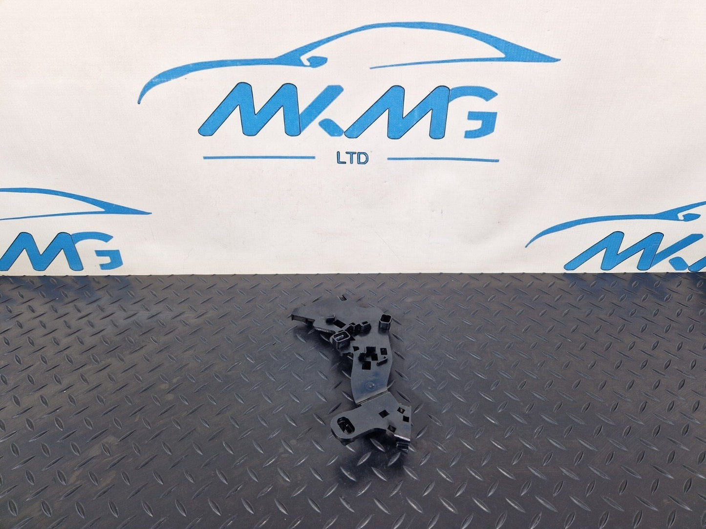 14-21 MERCEDES BENZ C200 W205 REAR RIGHT BRAKE CALIPER CABLES HOLDER A2055460446