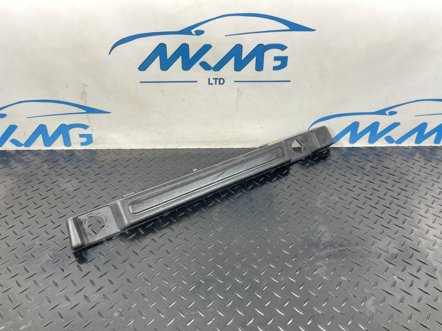 2019-ON  LAND ROVER DISCOVERY L550  LEFT PASSENGER SIDE BOOT TRIM FK72-46067-B